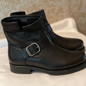 Woman’s Frye Veronica Bootie Black Size 6
